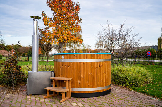 Kirami Kunststof Hottub Breezy "Thermowood"